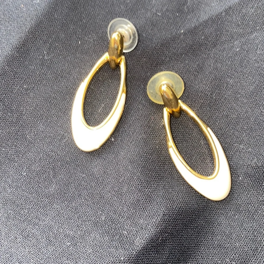 Vintage Trifari earrings - Picture 2 of 9